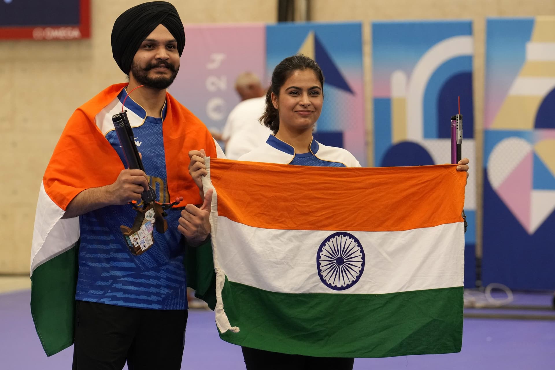 Paris Olympics 2024: मनु भाकर ने सरबजोत के साथ दूसरा मेडल जीत रचा इतिहास, हॉकी टीम क्वार्टर फाइनल में