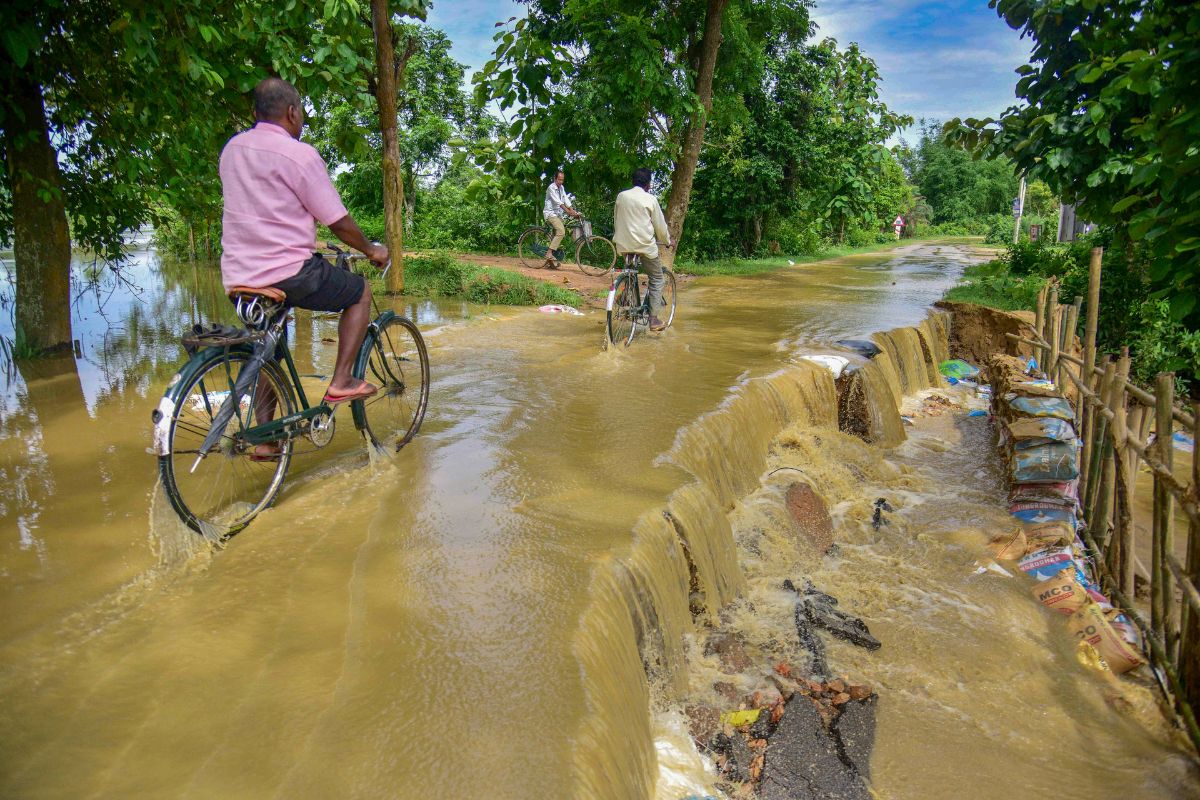 Weather Report: असम में बाढ़, झारखंड, दिल्ली, राजस्थान सहित इन राज्यों में अगले कुछ दिन बारिश की संभावना