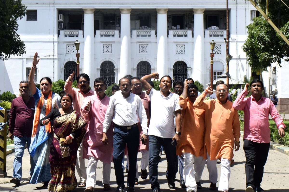 Vidhan Sabha Session : विधानसभा में हंगामा, भाजपा ने किया वाॅकआउट तो तृणमूल ने कहा..