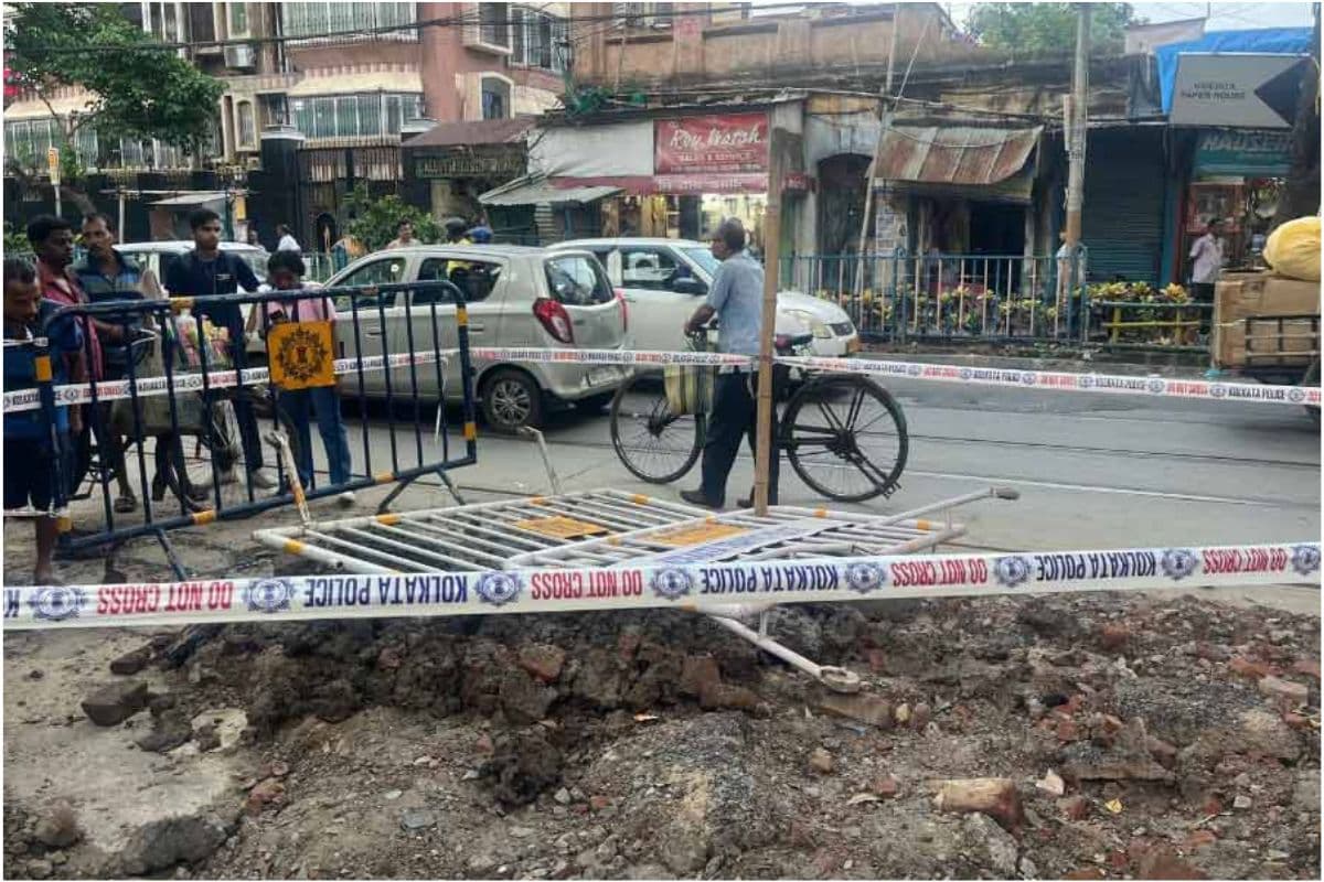 Crime News : कोलकाता में सड़क खोदते समय मिला महिला का शव, मचा हड़कंप