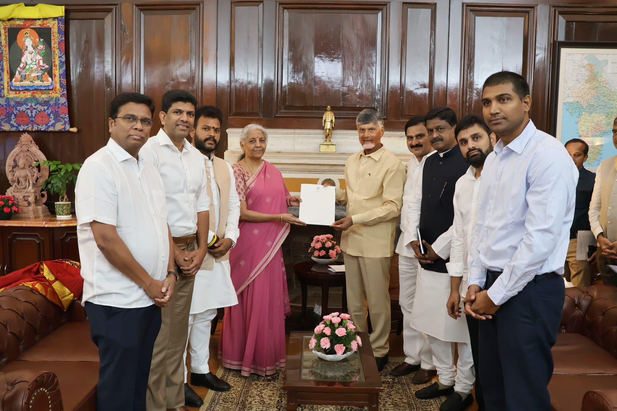 Budget : वित्त मंत्री से मिले चंद्रबाबू नायडू, वित्तीय सहायता बढ़ाने पर दिया जोर