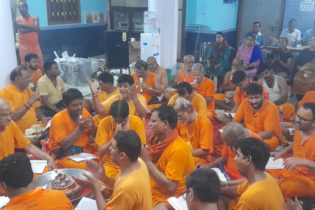 Shravani Mela: डेढ़ लाख मंत्र का जाप कर गुजरात से बाबाधाम पहुंचता है कांवरियों का जत्था, 45 वर्ष से लगातार आ रहे बाबाधाम