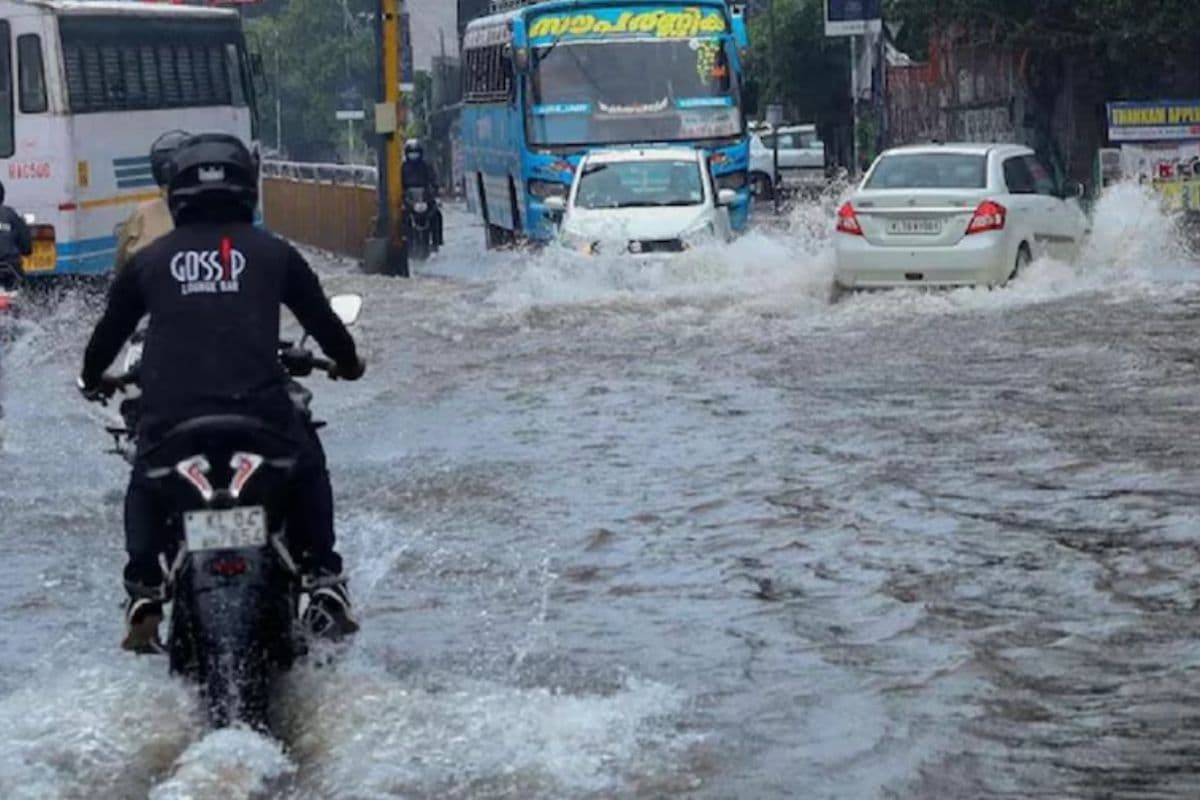 Heavy Rain Alert: दिल्ली में 31 जुलाई तक बारिश, UP गुजरात और राजस्थान में भारी बारिश का अलर्ट