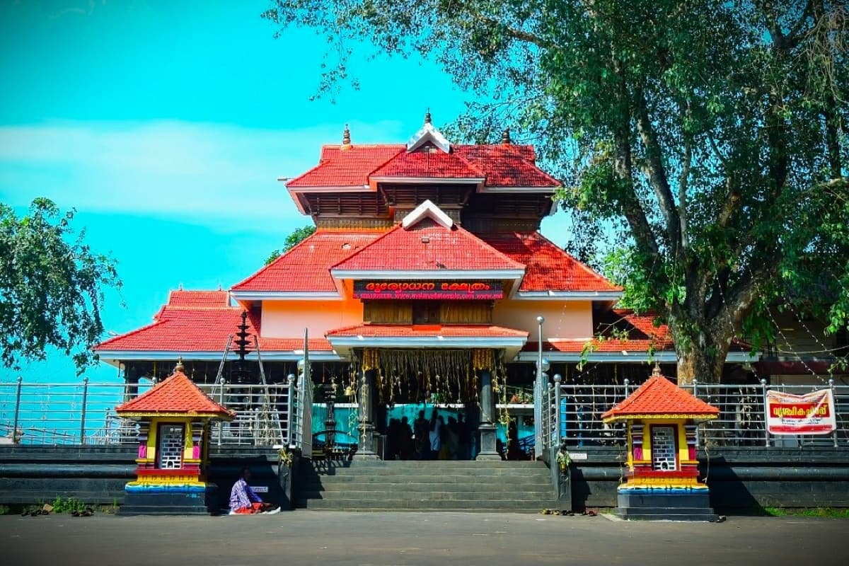 Kerala Tourism- दक्षिण भारत में स्थित है दुर्योधन का एकमात्र मंदिर, मुख्य देवता के रूप में होती है पूजा