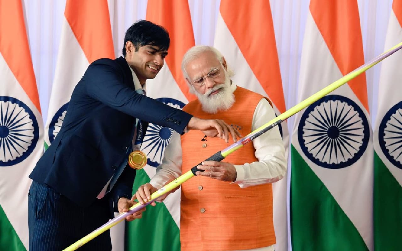 Neeraj Chopra: ओलंपिक में गोल्डन ब्वॉय बनने तक का सफर, मेडल और उपलब्धियां, देखें पूरी डिटेल्स
