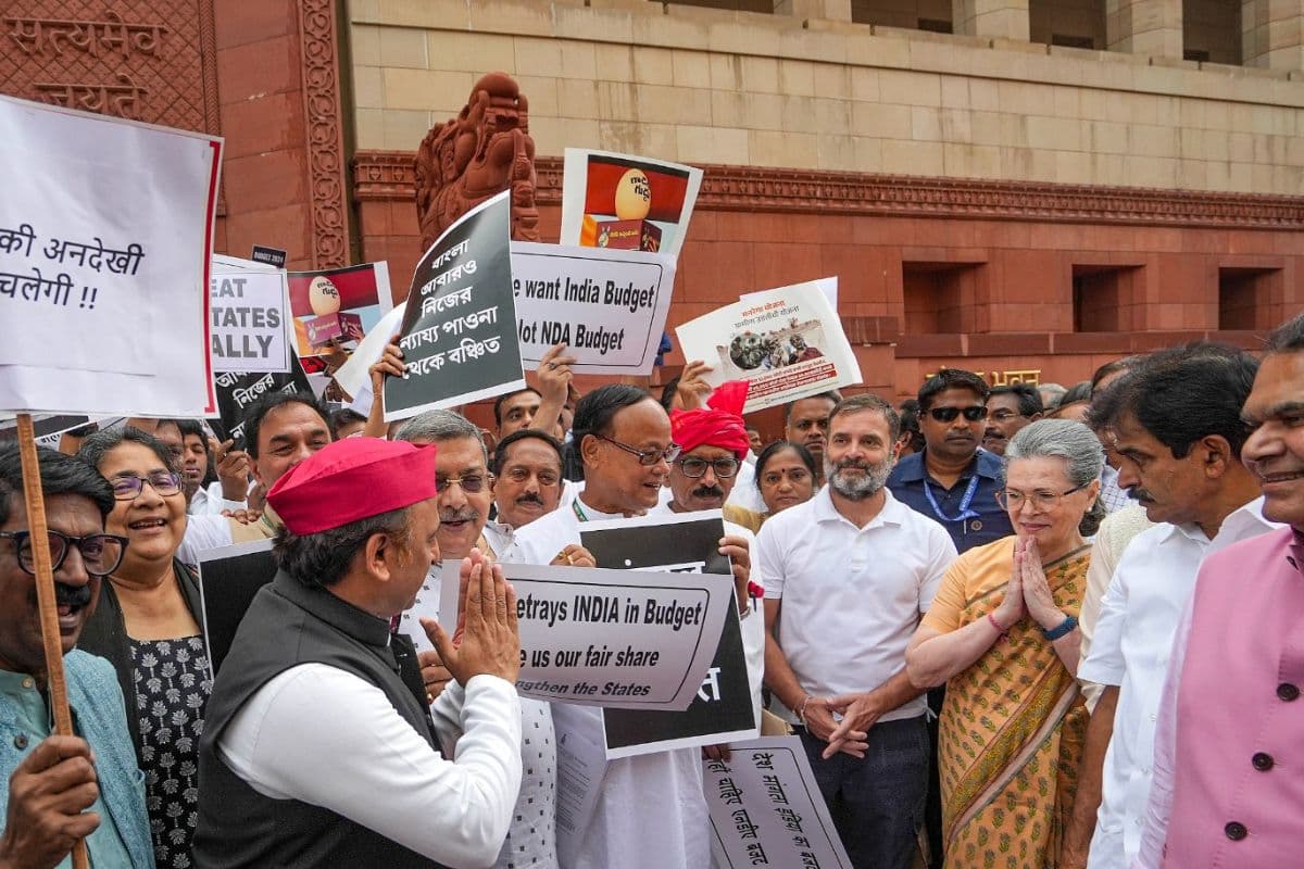Rahul Gandhi से मिलने संसद आए किसानों को गेट पर रोका, जानें फिर क्या हुआ?  