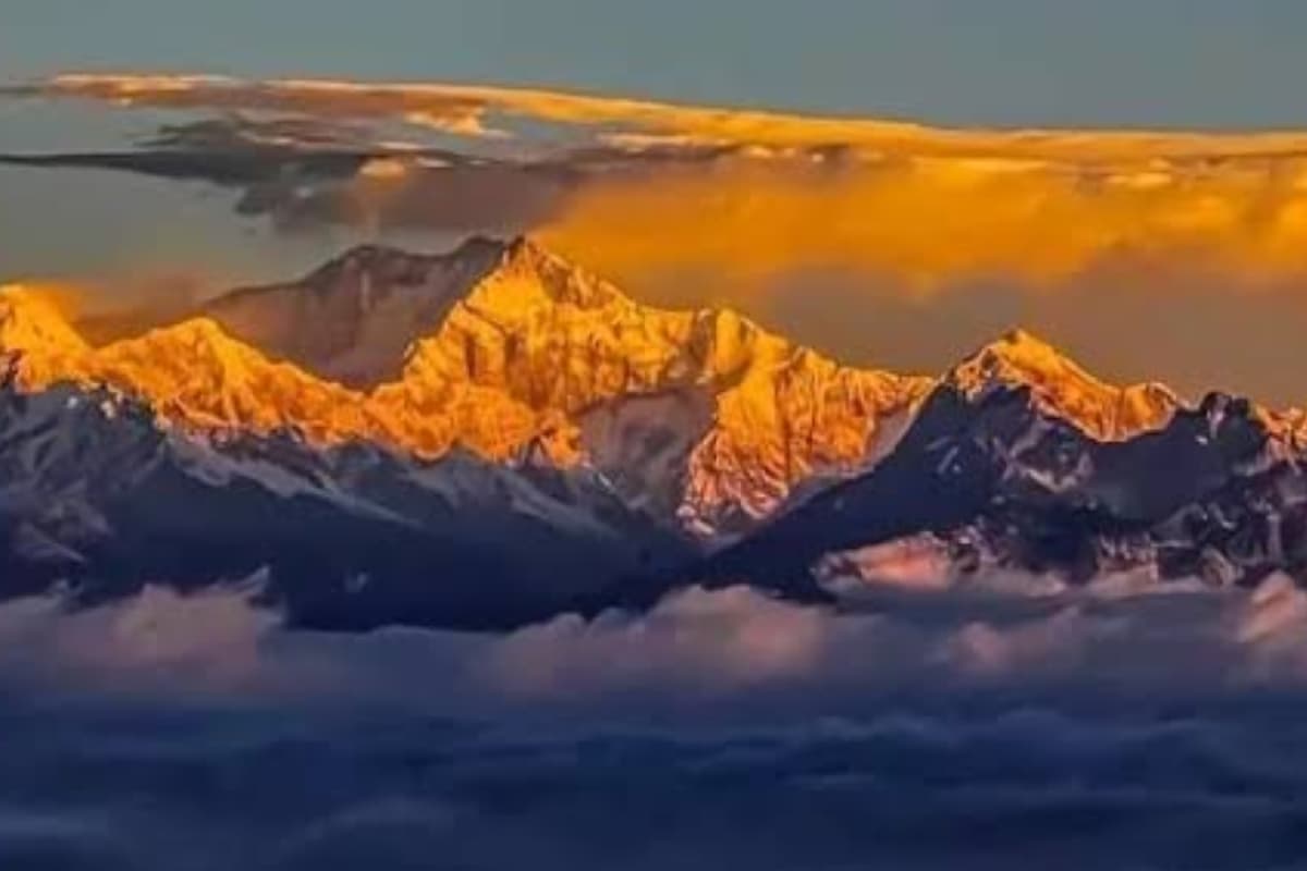 West Bengal Tourism: इस पहाड़ से नजर आता है हिमालय का अनोखा नजारा