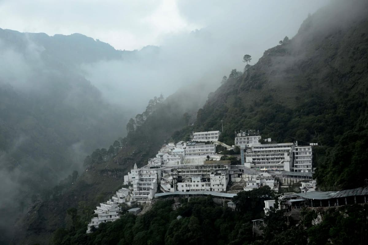Travel Tip: वैष्णो देवी जाने का है मन तो ऐसे करे तैयारी