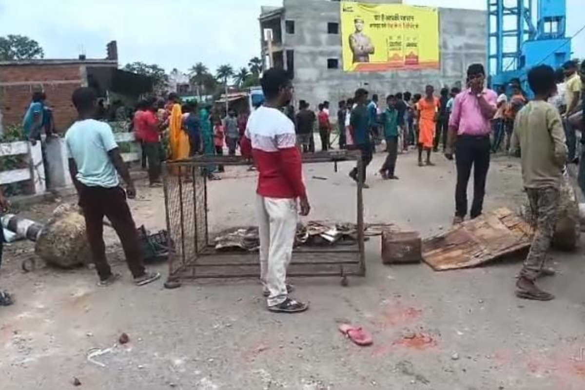 Muharram Violence: हजारीबाग में मुहर्रम के जुलूस के दौरान पत्थरबाजी, वाहनों में तोड़फोड़, पुलिसकर्मी समेत दर्जनों लोग घायल