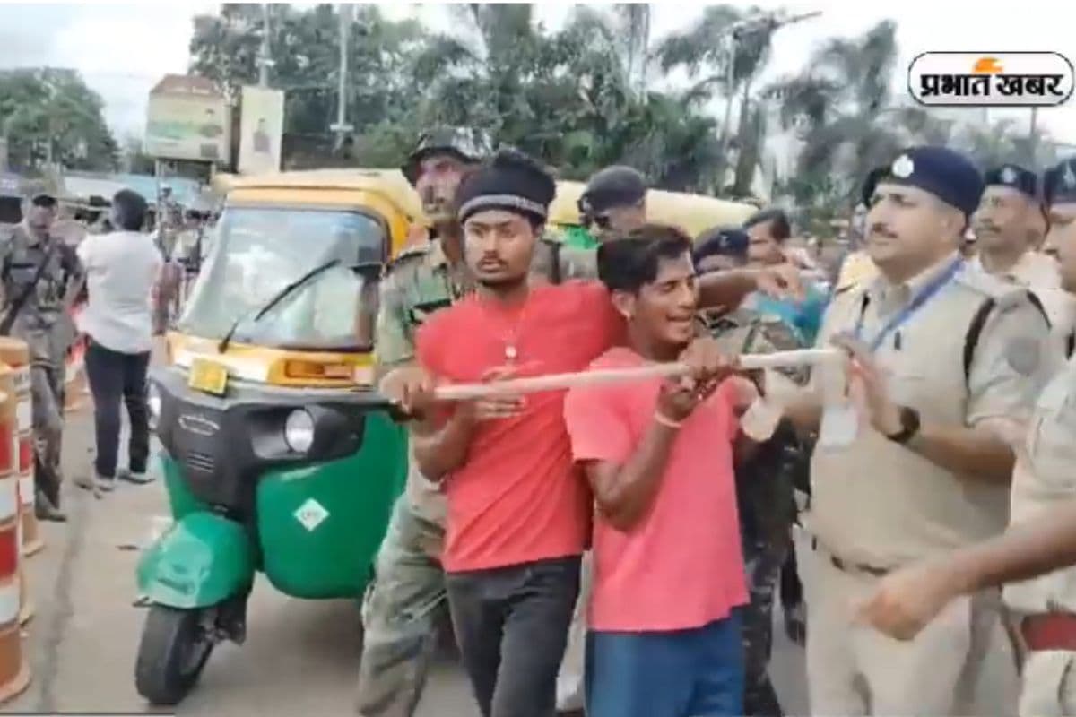 पुलिस की गिरफ्त में आरोपी पुलिस की गिरफ्त में आरोपी