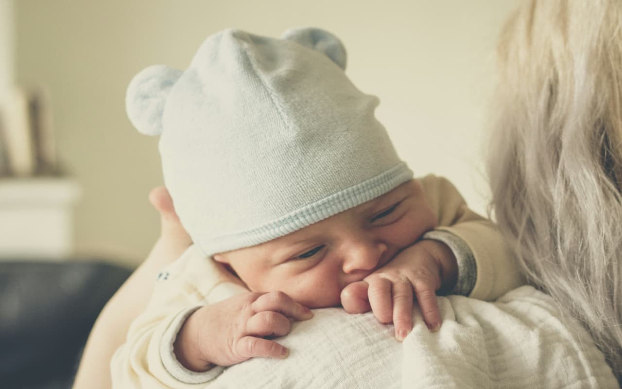Baby Names: बेटे-बेटी के लिए नाम की है तलाश? लिस्ट पर जरूर डालें एक नजर