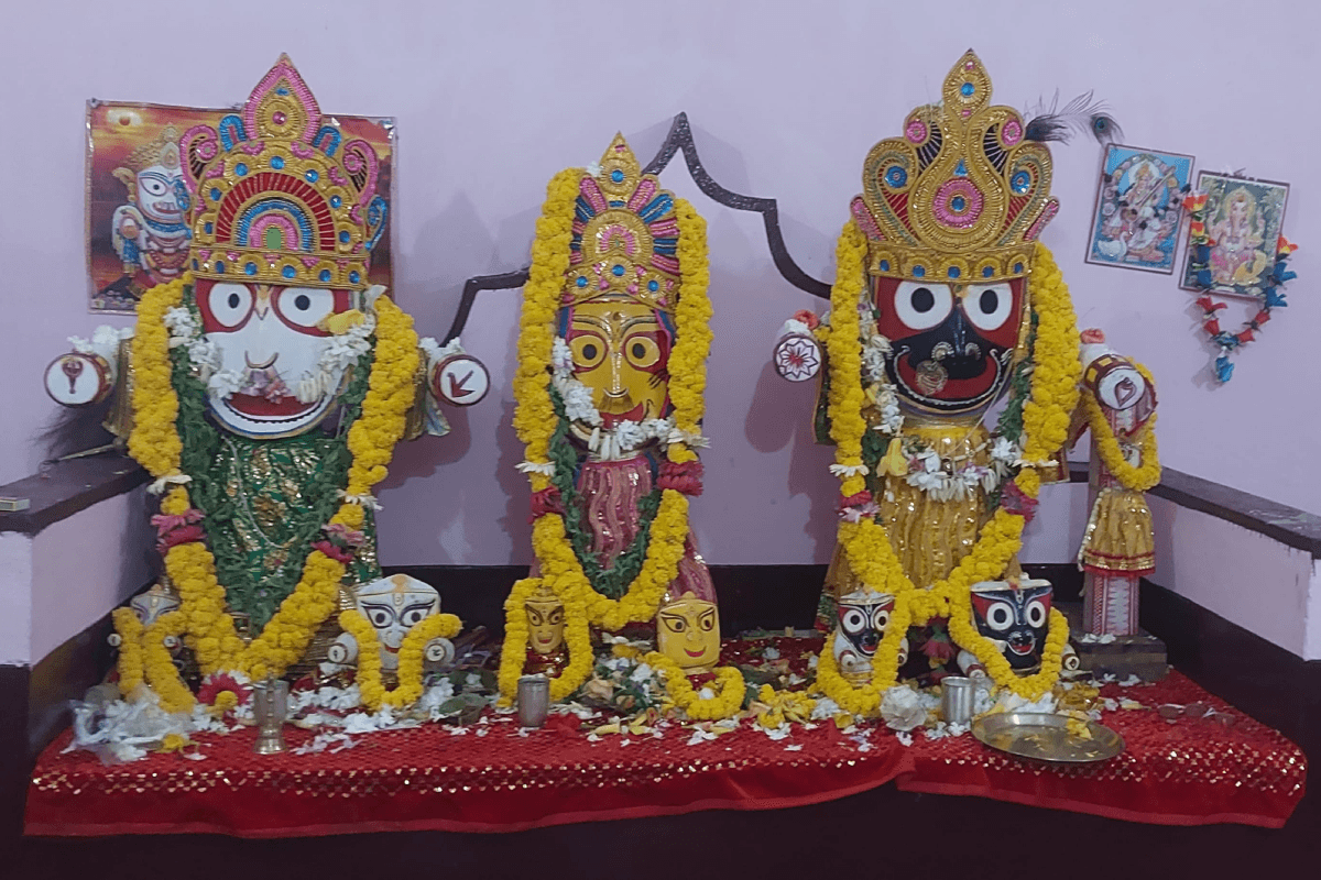 खरसावां : भाई बहन के साथ मौसी बाड़ी से श्रीमंदिर लौटे प्रभु जगन्नाथ, शंघध्वनी और भक्तों के समागम से संपन्न हुआ रथ यात्रा