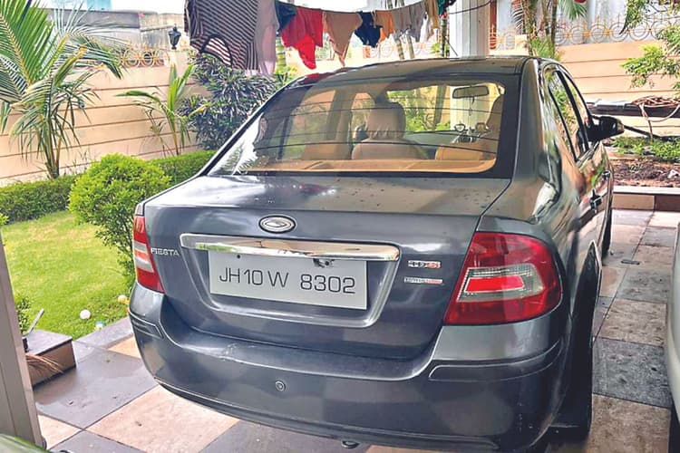 NRHM Scam: धनबाद में ईडी के छापे, प्रमोद सिंह के ठिकानों से दस्तावेज व महंगी गाड़ियां जब्त