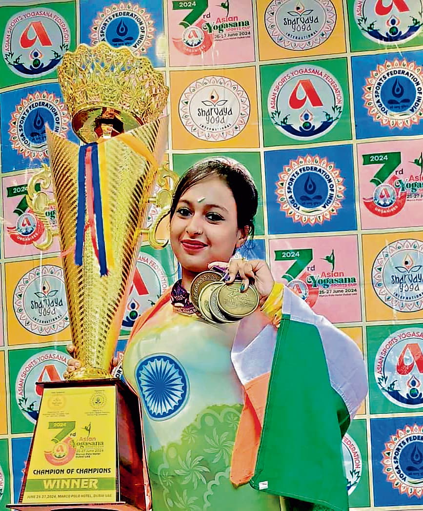 सिंगूर की नेहा बाग ने दुबई में जीती ””चैंपियन ऑफ चैंपियंस”” की ट्रॉफी