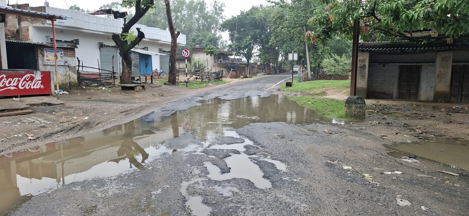 श्रावणी मेला के मद्देनजर बदहाल सड़कों को दुरुस्त करने की मांग