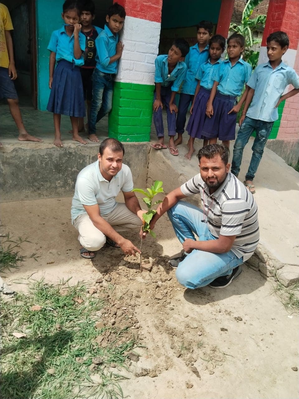 चीनी मिल कर्मियों ने किया पौधारोपण