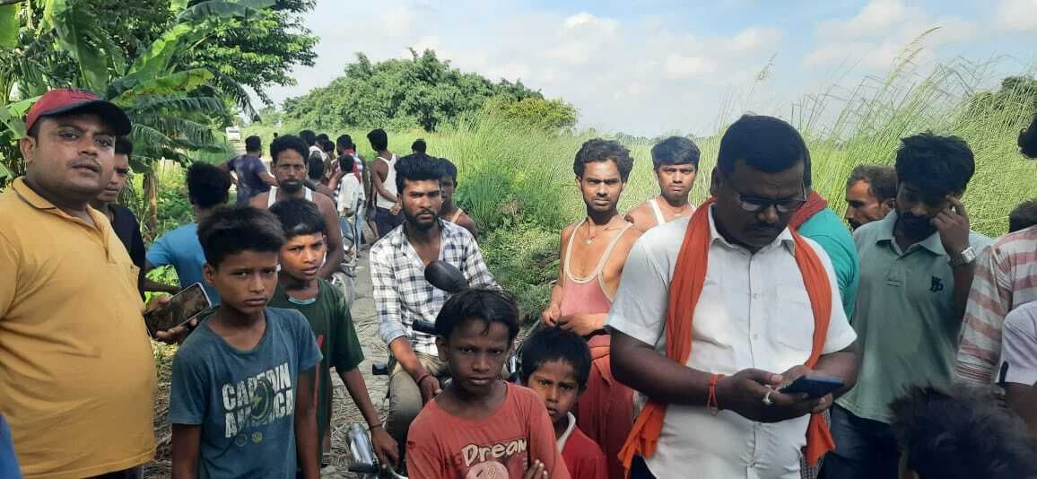 सिकरहना और करताहां नदी के सहारे ठिकाना बदल रहा बाघ, जंगल में लौटाने की कोशिश सिकरहना और करताहां नदी के सहारे ठिकाना बदल रहा बाघ, जंगल में लौटाने की कोशिश