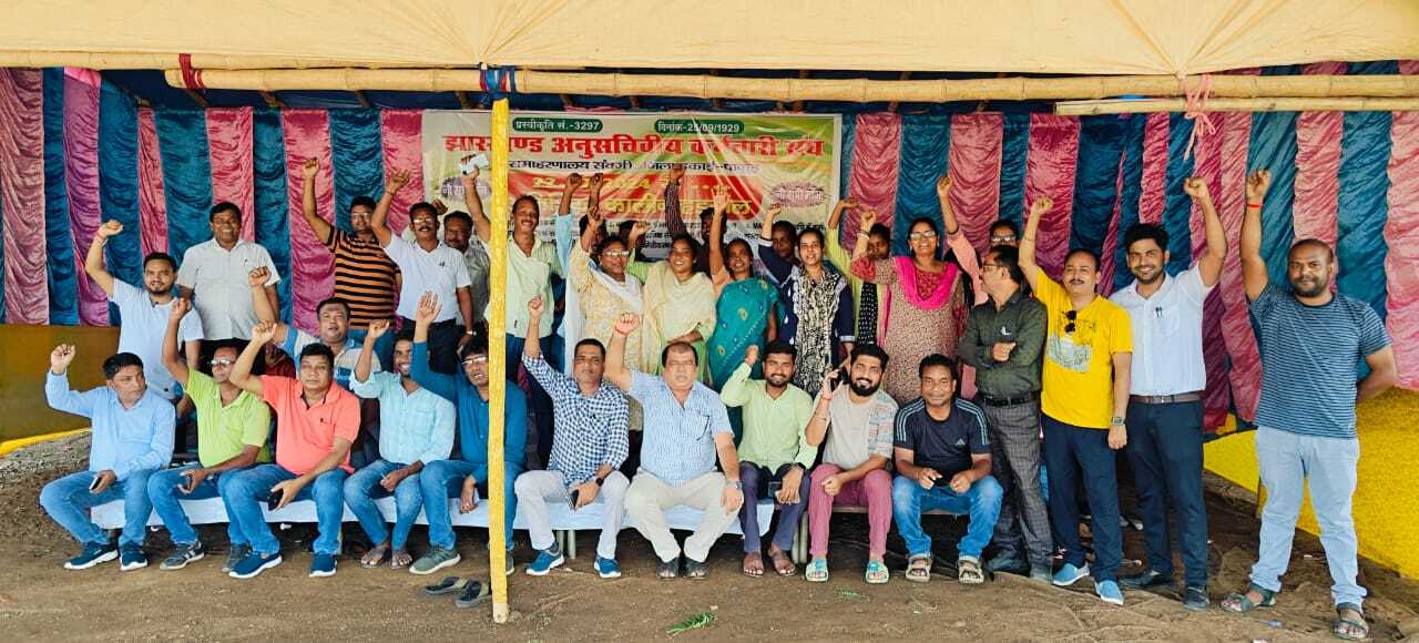 पांचवें दिन भी अनिश्चितकालीन हड़ताल पर रहे समाहरणालय संवर्ग के कर्मी