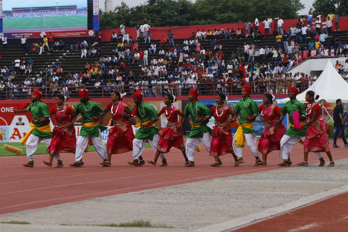 Jharkhand News: जमशेदपुर में डूरंड कप फुटबॉल टूर्नामेंट का शानदार आगाज, छऊ नृत्य से कलाकारों ने मोहा मन