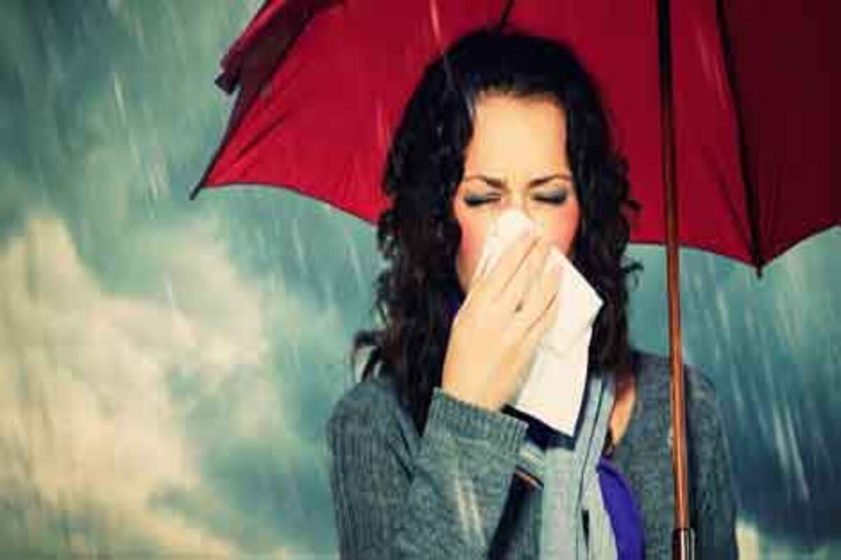 Health Problems in Monsoon : बारिश के मौसम में होने वाली स्वास्थ्य समस्याएं, जानिए इनसे बचाव का तरीका.