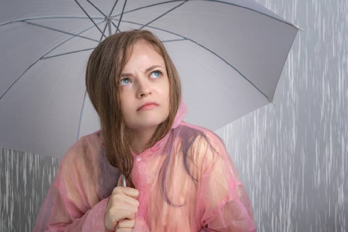 Monsoon Tips: मानसून में बालों को होने वाले नुकसान से कैसे बचाएं?