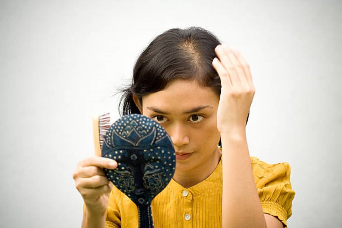 Hair Care Tips: बारिश के मौसम में होने वाले हेयरलॉस से बचने के लिए फॉलो करें ये टिप्स