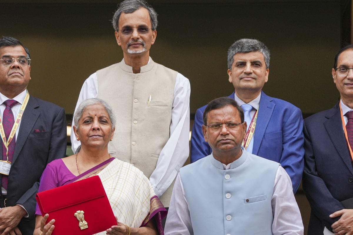 Aam Budget 2024 : स्टूडेंट्स पर मेहरबान हुई सरकार, मिलेगी इंटर्नशिप और 10 लाख के E voucher