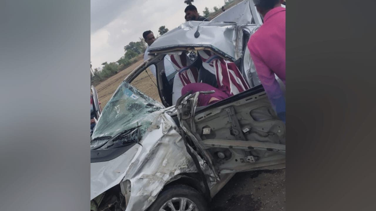 Sasaram Accident: सासाराम में ट्रक से टकराई कार, पति-पत्नी समेत तीन की मौत…