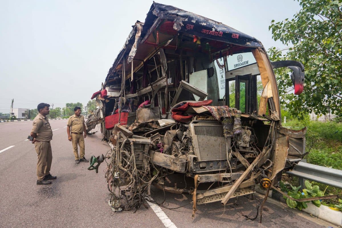 Agra Expressway Accident: अखिलेश यादव ने हादसे पर उठाए सवाल, कहा-सरकार की लापरवाही से हुई मौतें