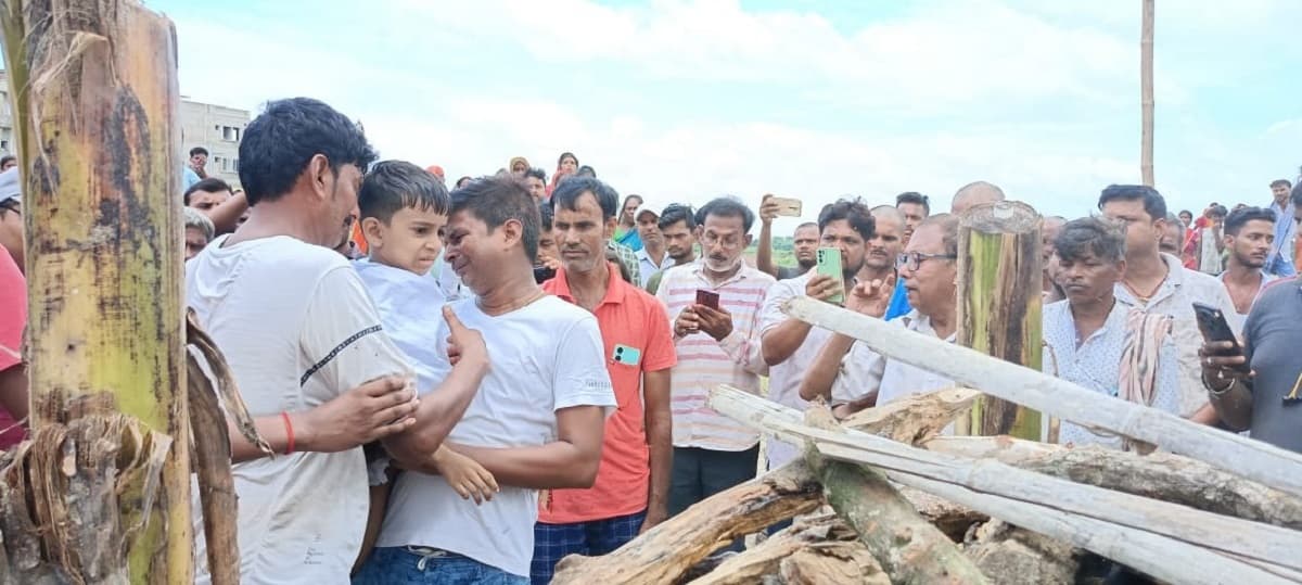 Purnia news : पूर्व चेयरमैन अवधेश यादव हत्याकांड : बुलाकर घर ले गया, लौटते समय पीछे से सिर में मार दी गोली