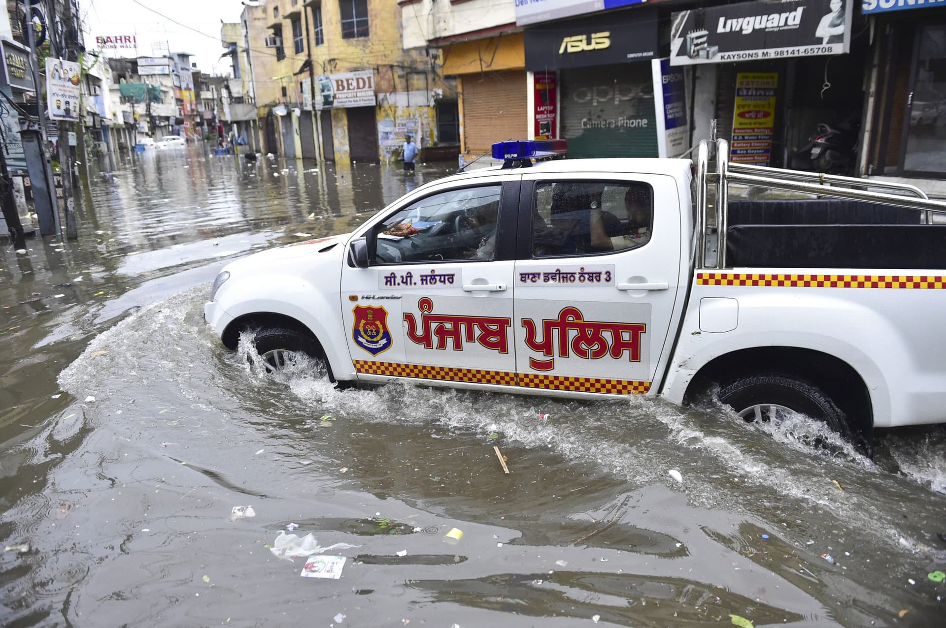Big Accident: पंजाब में बड़ा हादसा, उफनती नदी में गिरी कार, नौ लोगों की मौत दो अभी भी लापता