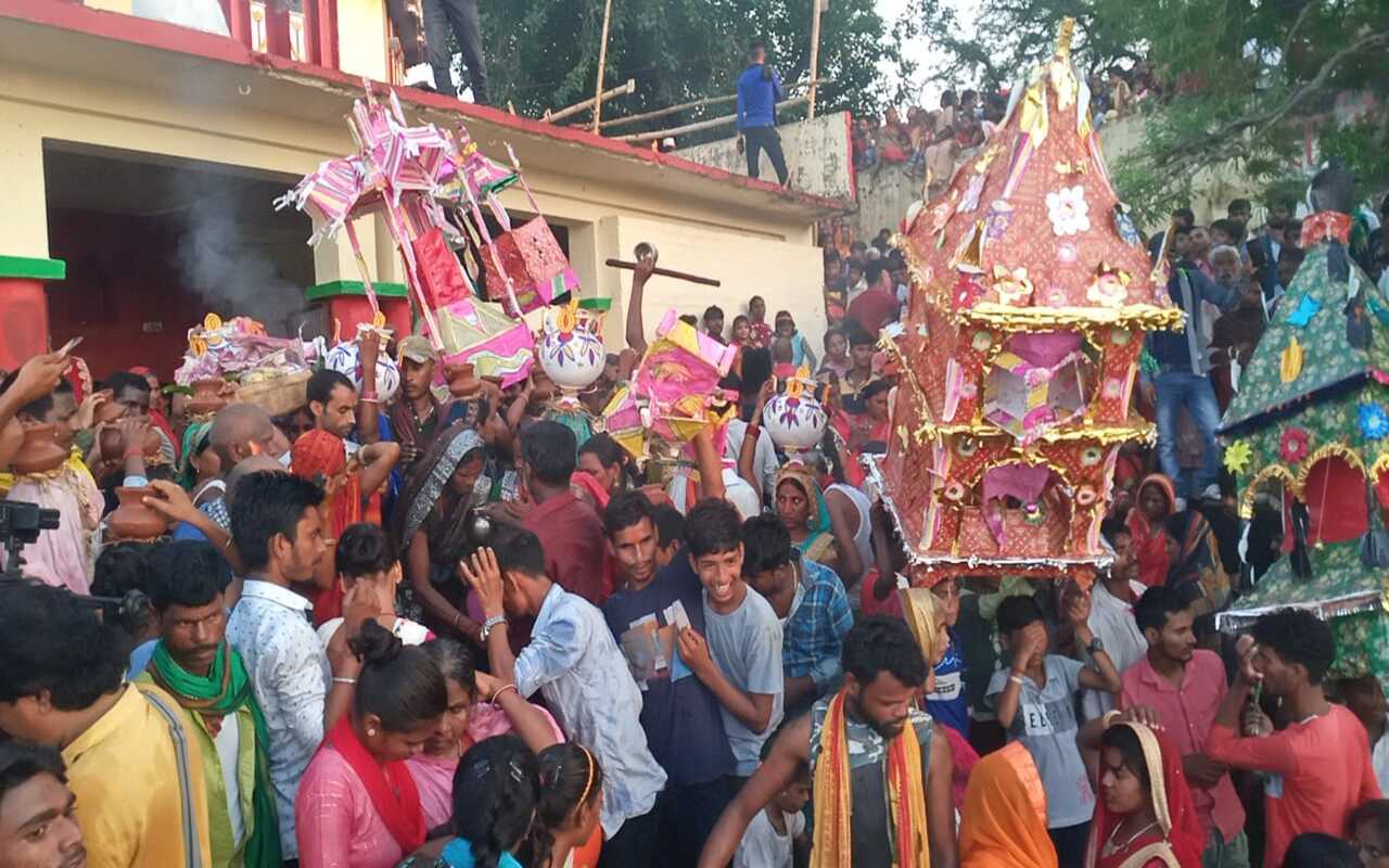 भागलपुर में निशा पूजा के साथ 182 स्थानों पर बिहुला-विषहरी की मूर्ति स्थापित, दो दिनों तक लगेगा मेला