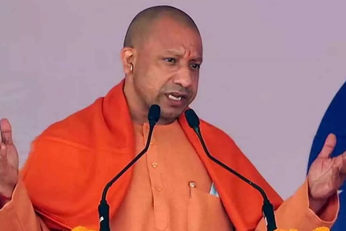 UP News: Agra में गरजे CM योगी आदित्यनाथ, कहा- बंटेंगे तो कटेंगे…