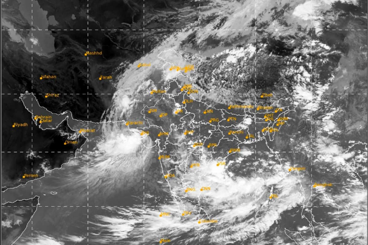 Heavy Rain Warning: तबाही मचाने आ रहा है चक्रवाती तूफान! 18 से 21 अक्टूबर तक मूसलाधार बारिश, ऑरेंज अलर्ट जारी
