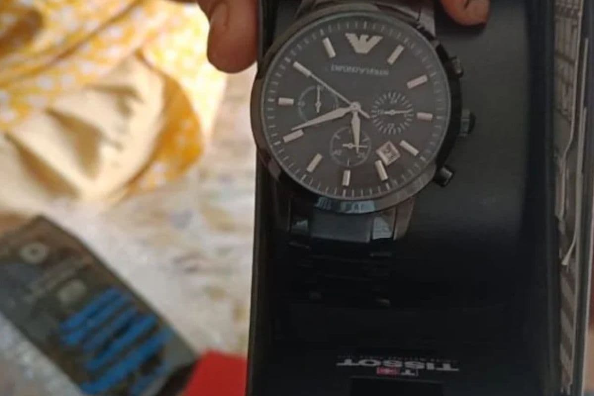 Fraud by Amazon: चाचा को उपहार देने के लिए व्यक्ति ने अमेजन से खरीदी 31500 रुपए की Tissot घड़ी, लेकिन मिला धोखा