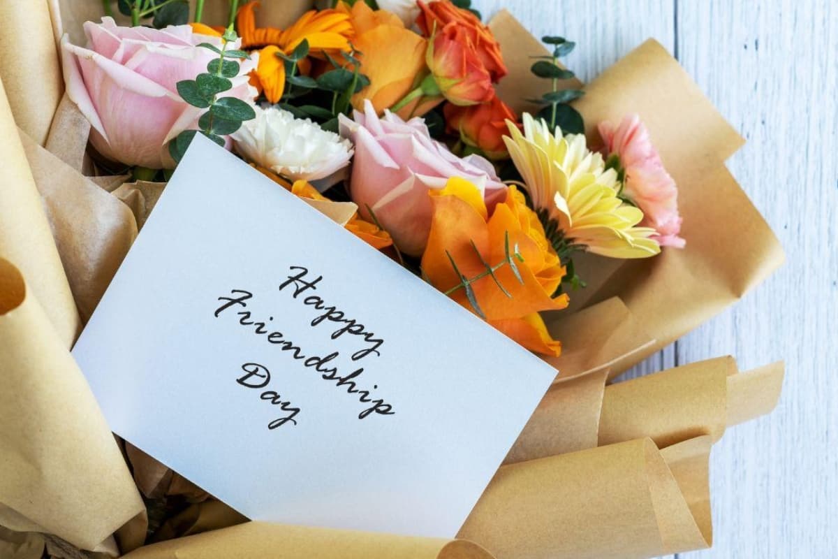 Friendship Day पर दोस्त को क्या गिफ्ट दें? 1000 रुपये से सस्ते, यहां हैं बेस्ट ऑप्शंस