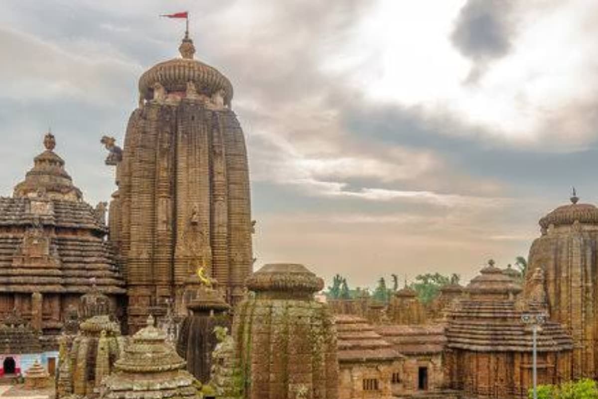 Odisha Tourism: अनोखा है कलिंग वास्तुकला में बना लिंगराज मंदिर