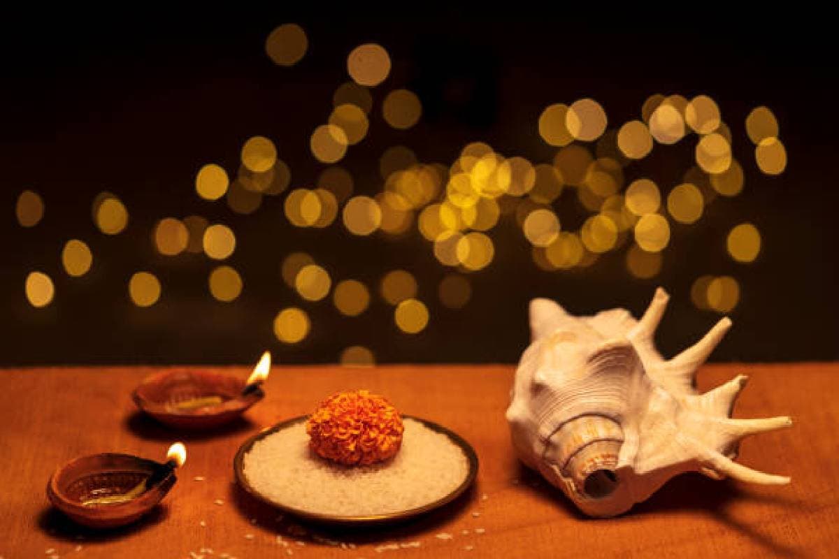 Vastu Tips: क्या है घर पर शंख रखने के नियम? विस्तार से जानें इसके बारे में