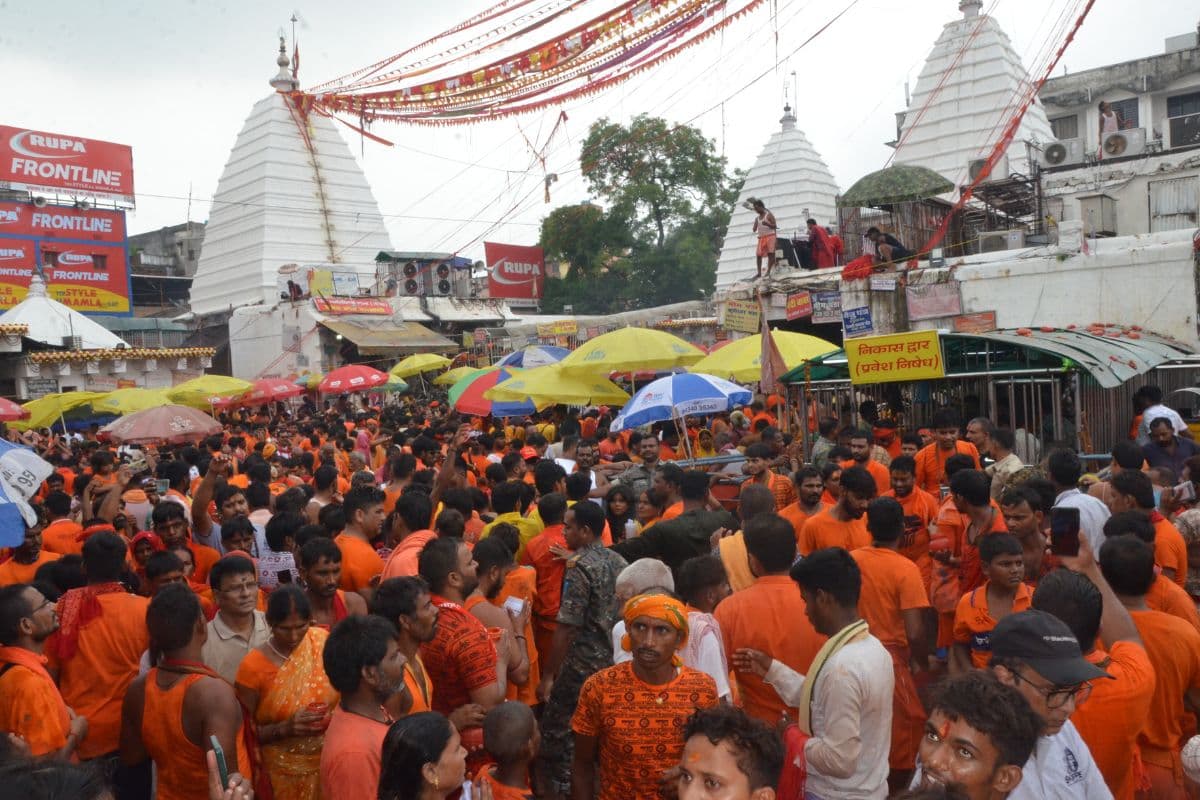 Shravani Mela 2024: सावन की चौथी सोमवारी आज, देवघर के बाबा बैद्यनाथ धाम में उमड़ा कांवरियों का सैलाब