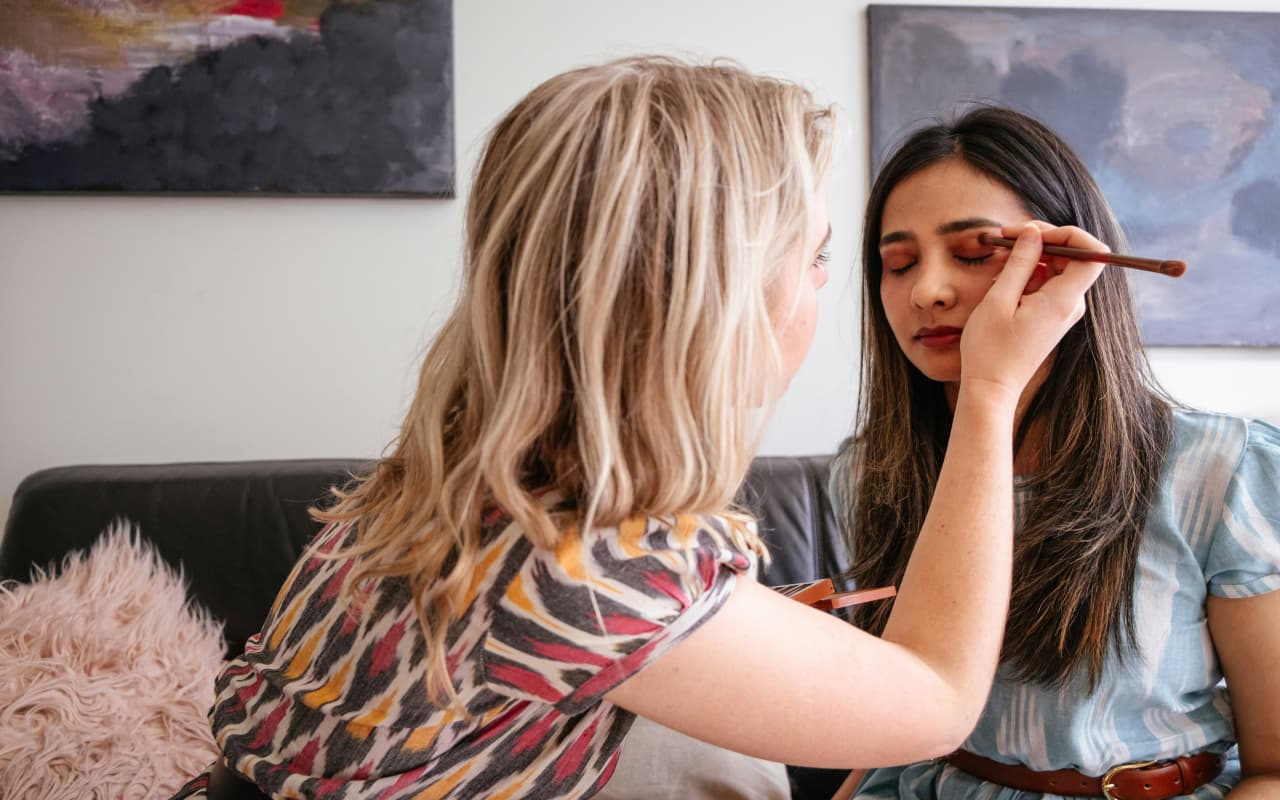Beauty Tips: बारिश के दिनों में अपने चेहरे का रखें ख्याल, इन चीजों का भूलकर भी न करें इस्तेमाल
