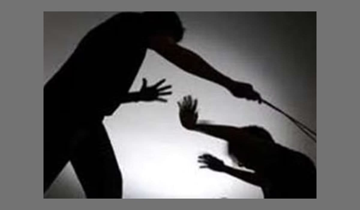 बेतिया में सरकारी स्कूल के शिक्षक ने तीसरी के छात्र को बेरहमी से पीटा, शिक्षक की पिटाई से छात्र हुआ बेहोश…