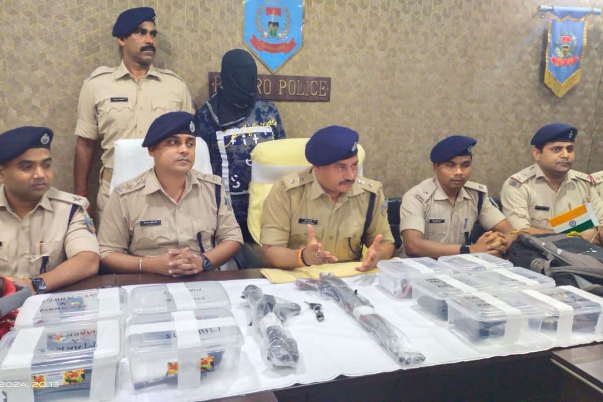 Jharkhand Crime: शंकर रवानी हत्याकांड में बिहार से एक और आरोपी अरेस्ट, बोकारो से हथियारों को जखीरा बरामद