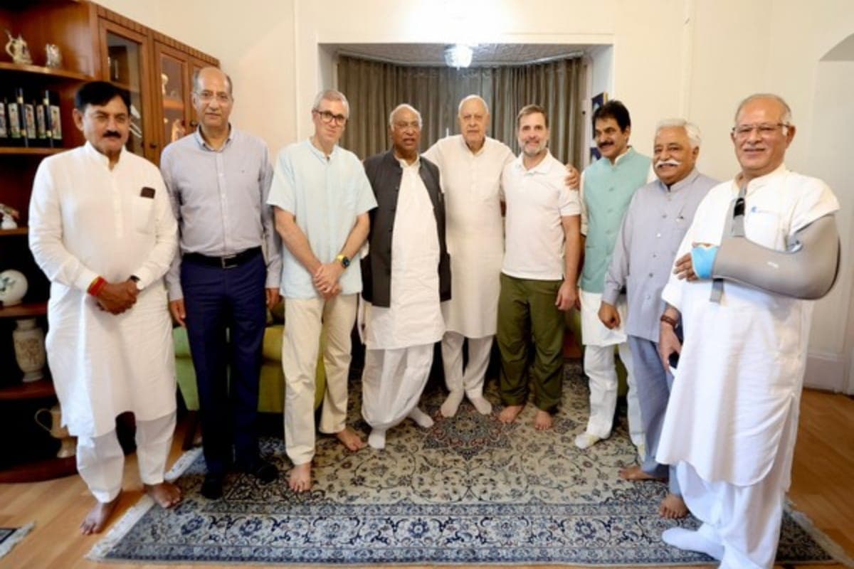 Jammu Kashmir Election: जम्मू कश्मीर में सियासी सरगर्मी तेज, सीट बंटवारे को लेकर कांग्रेस और नेशन कांफ्रेंस का मंथन जारी