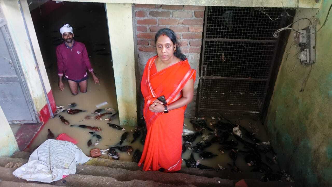 बड़कागांव में दुकान और मकान में घुसा पानी, लाखों का नुकासान