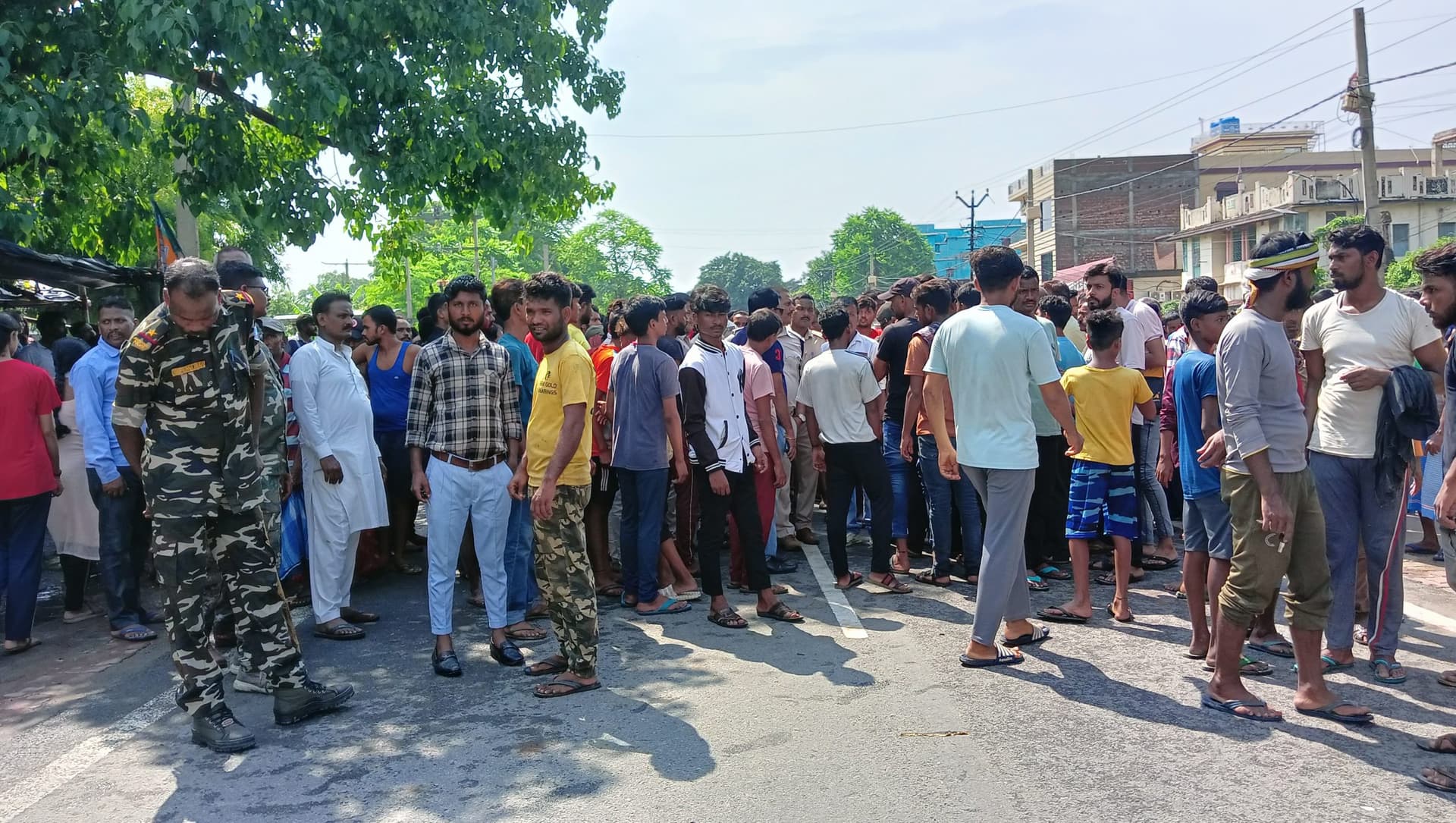 सड़क हादसे में छात्रा की मौत, मुआवजा के लिए रोड जाम