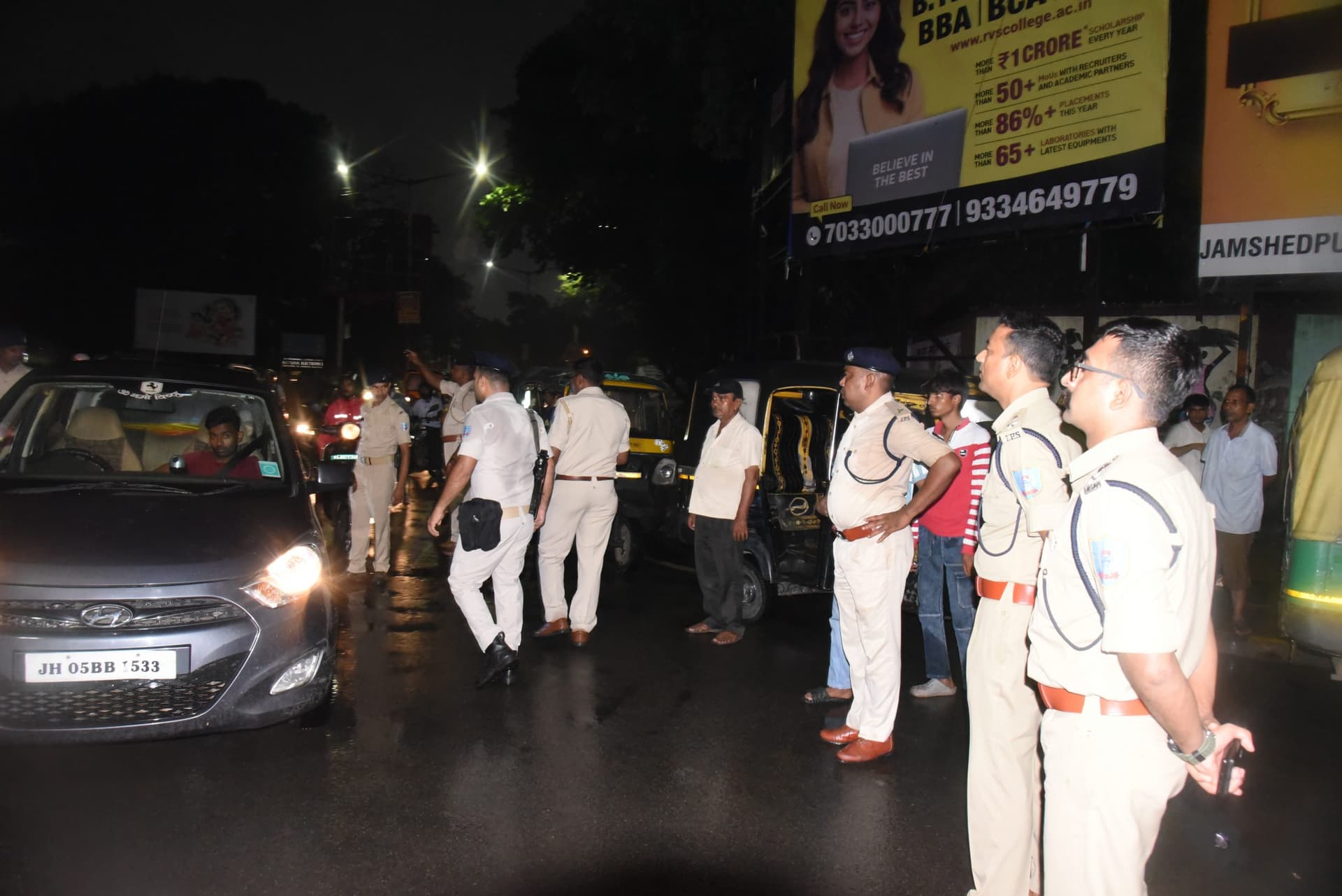 देर रात सड़क पर उतरे एसएसपी व सिटी एसपी, की जांच