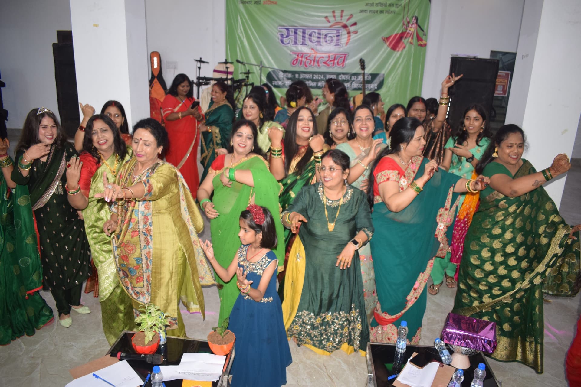 प्रभात खबर का सावनोत्सव : हरे परिधान में सावन के गीतों पर के बीच महिलाओं ने उठाया उत्सव का आनंद