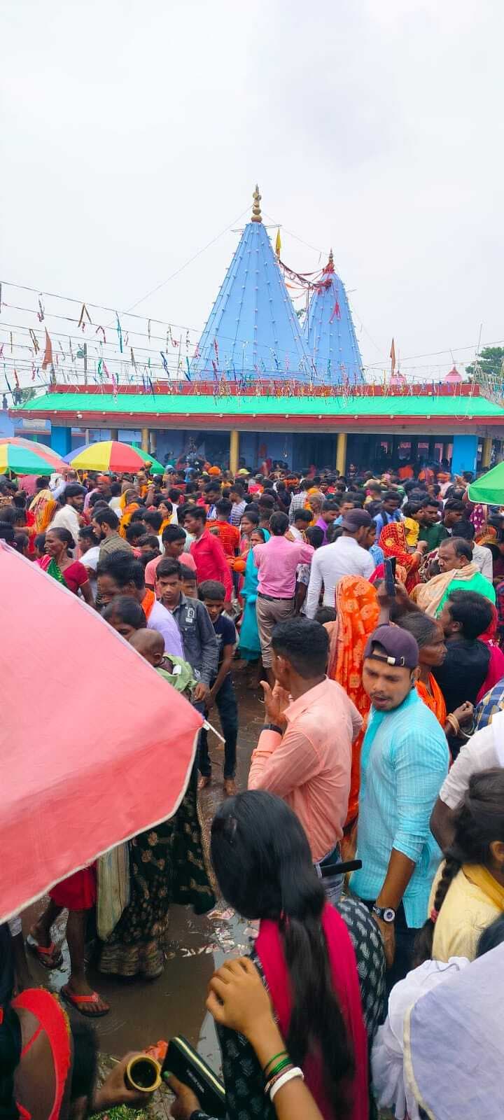 बाबा वरुणेश्वर स्थान में 80 हजार श्रद्धालुओं ने किया जलाभिषेक