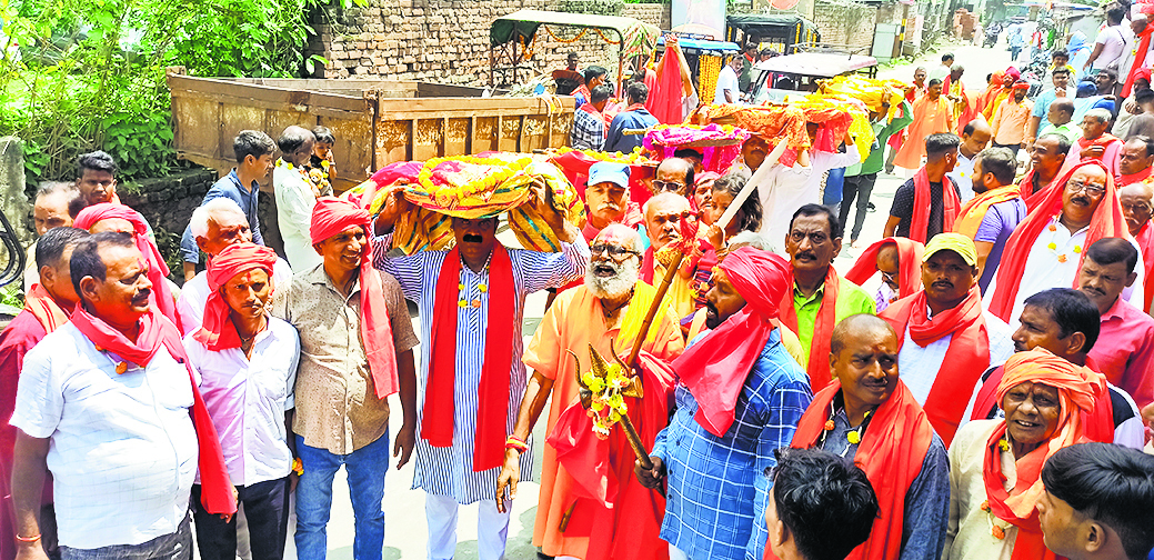 मां ताराचंडी को चढ़ी ओढ़नी कढ़ैया, निकली शोभायात्रा