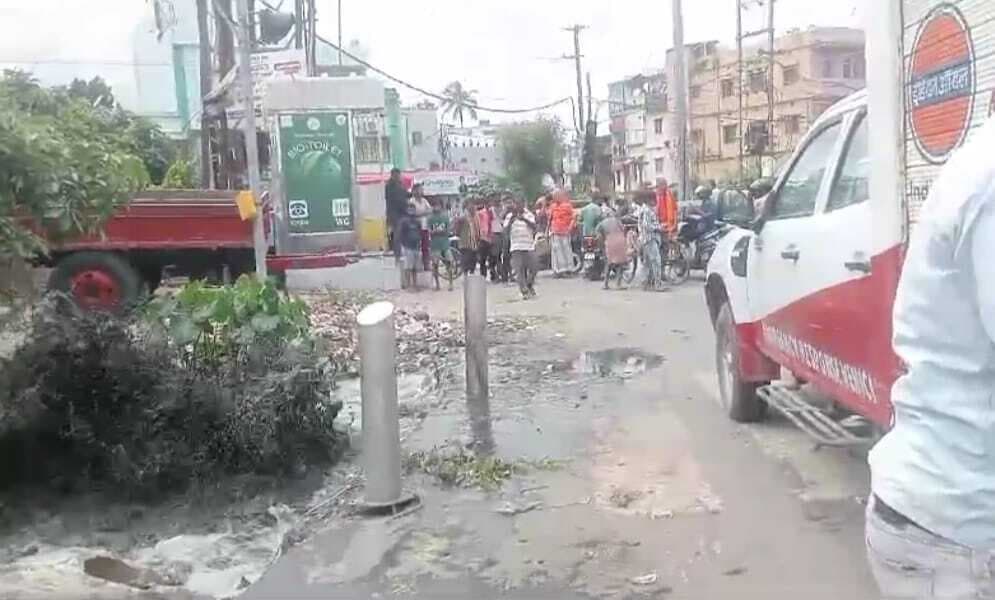 Muzaffarpur News : हाथी चौक पर फटी पीएनजी गैस की पाइपलाइन, बड़ा हादसा टला